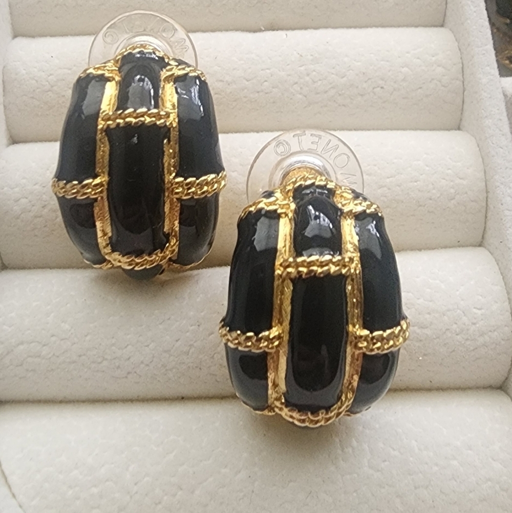 Monet Elegant Black and Gold Tone‎ Earrings